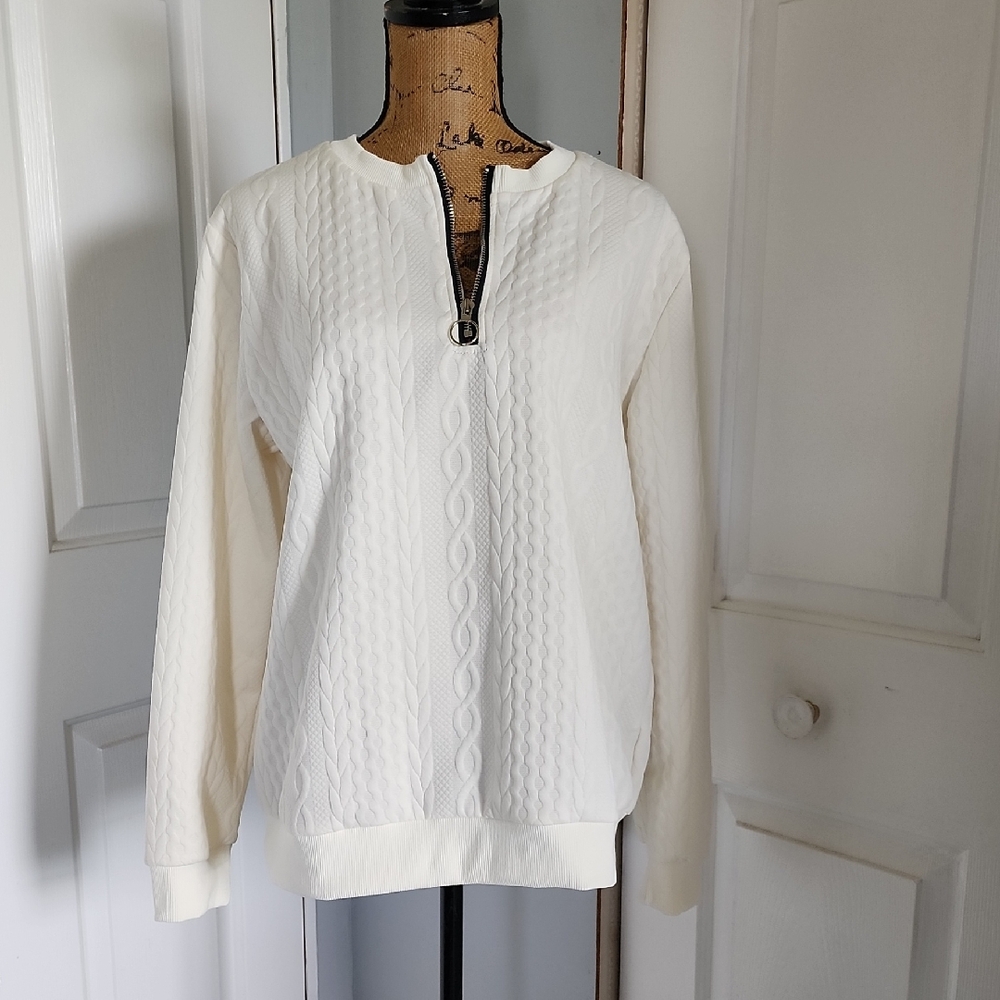 NWOT Chic White Cable Knit Sweater